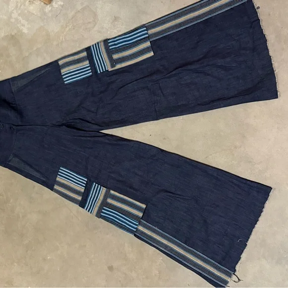 Lux by Elior - Wide-Leg Denim Pants with Striped Accents - Picture 5 of 5